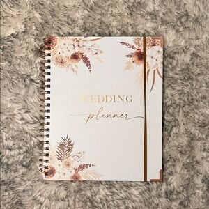 Elegant Floral Wedding Planner - White and Gold